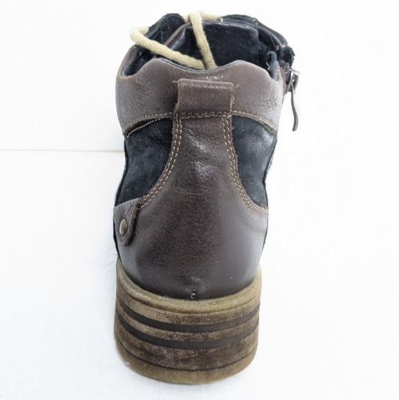 Vintage leather ankle boots - Picture 10 of 16